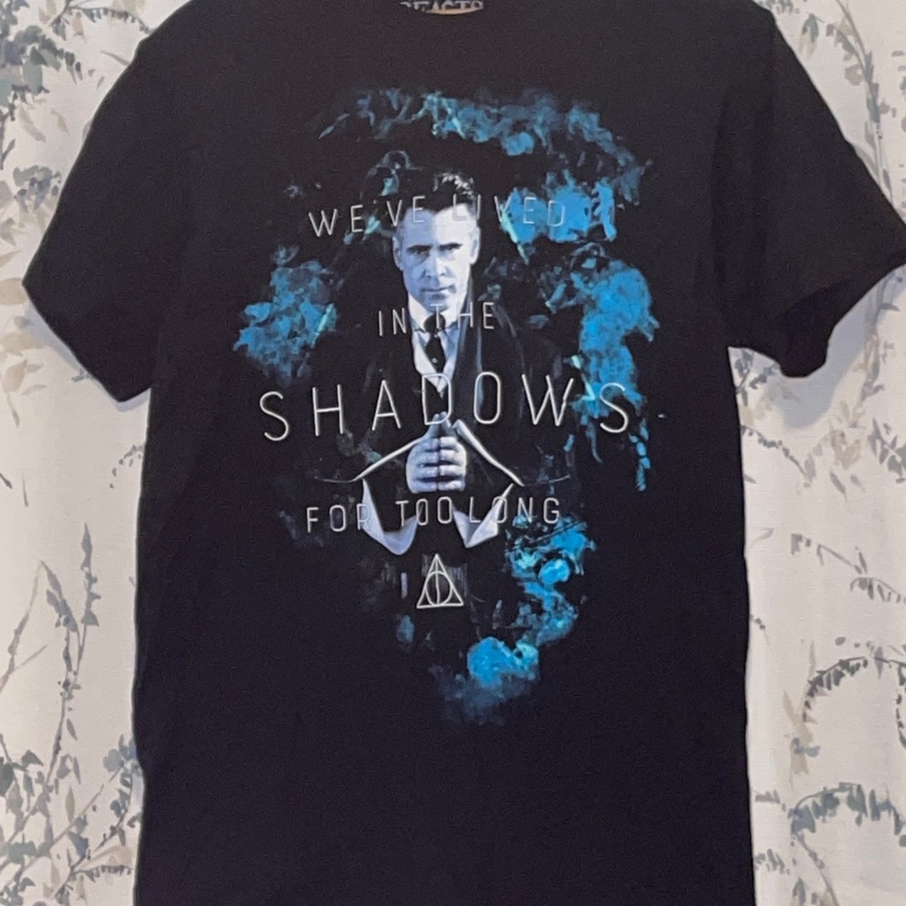Fantastic beasts limited edition T-shirt size medium. No rips or stain.